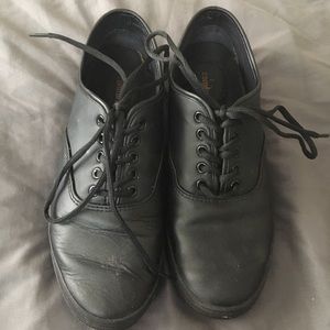 Slip resistant shoes